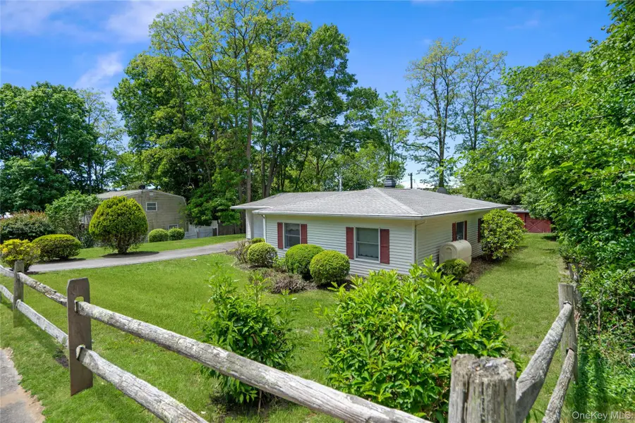14 Campus Drive, Farmingville, NY 11738 - #3