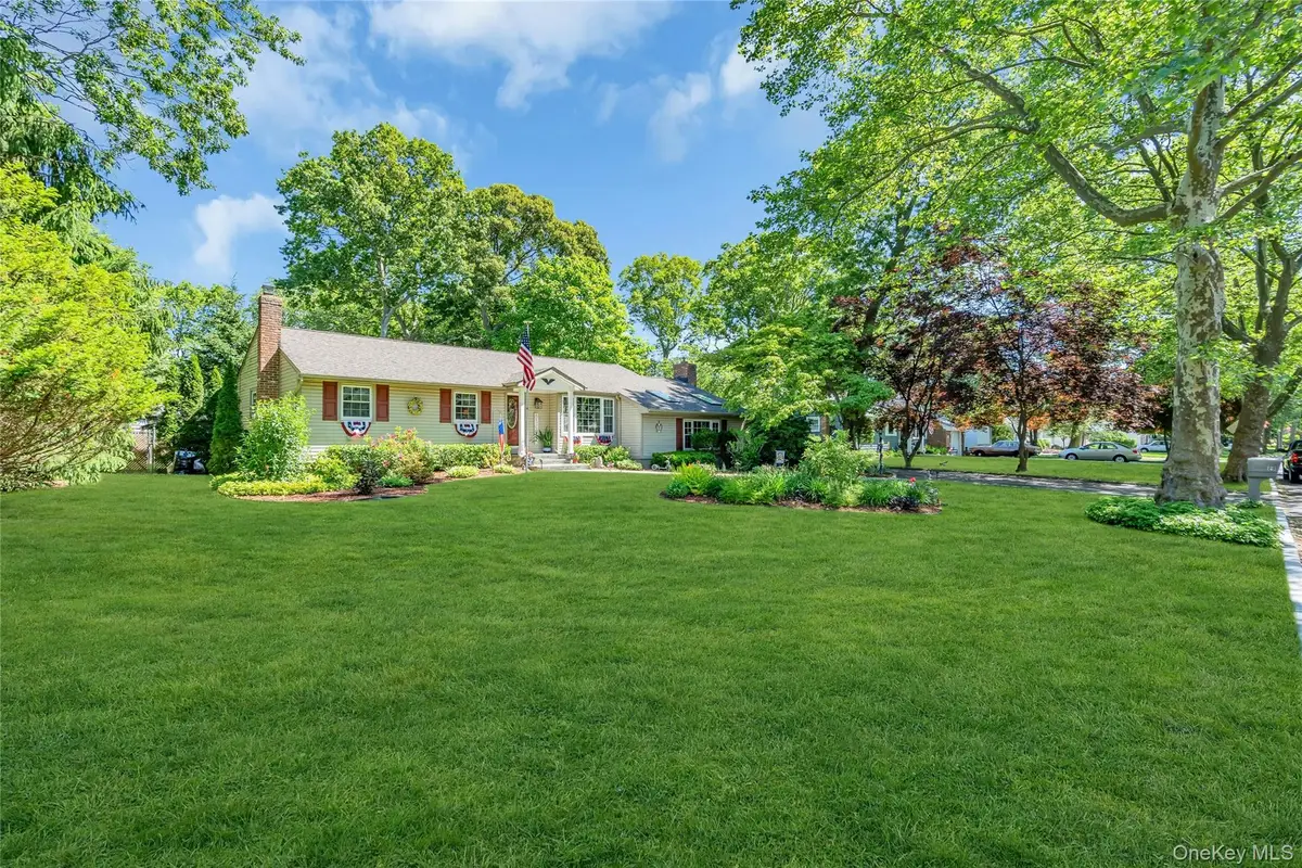 25 Del Place, Hauppauge, NY 11788 - #1