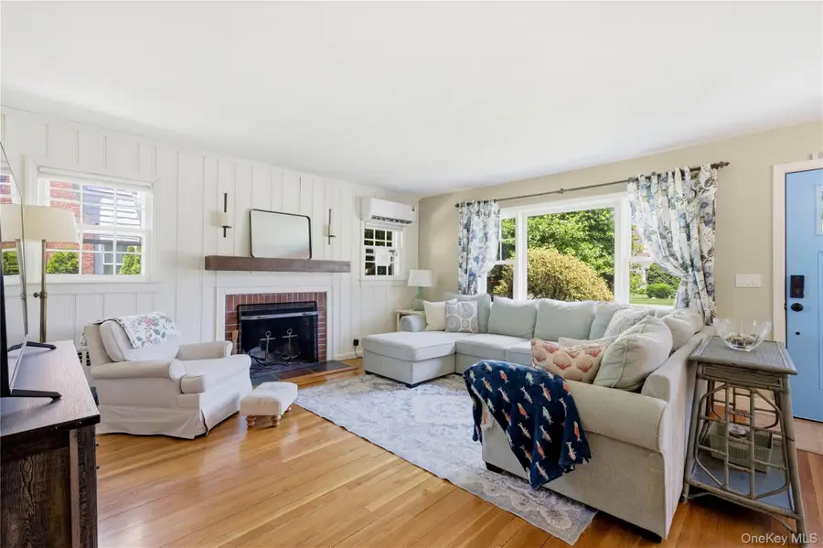 28 Hemlock Lane, Bay Shore, NY 11706 - #3