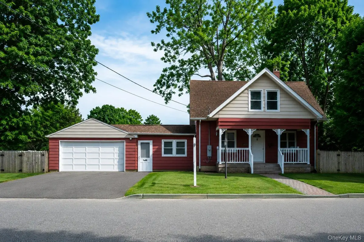 22 Oakland Avenue, Port Jefferson Station, NY 11776 - #1