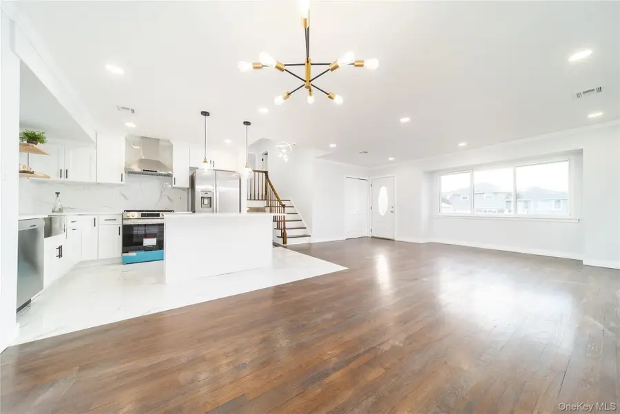 8 Spector Lane, Plainview, NY 11803 - #3
