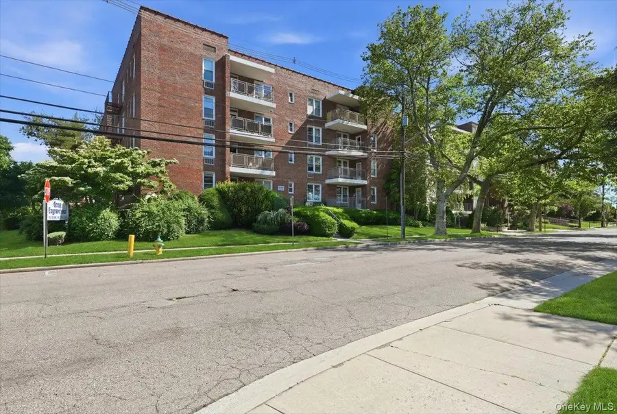 100 Brooklyn Avenue #4V, Freeport, NY 11520 - #2