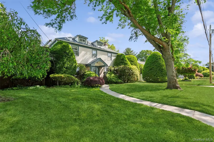 621 Oxford Street, Westbury, NY 11590 - #2