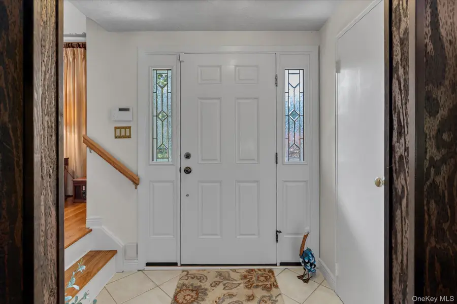 19 Cottage Court, Huntington Station, NY 11746 - #2
