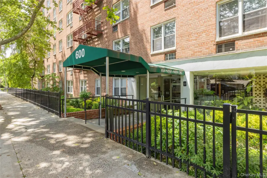 600 Locust Street #5K, Fleetwood, NY 10552 - #2