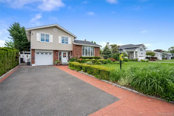 39 Brewster Road W, Massapequa, NY 11758