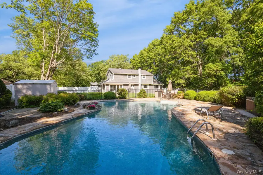 5 Blossom Street, Dix Hills, NY 11746 - #2