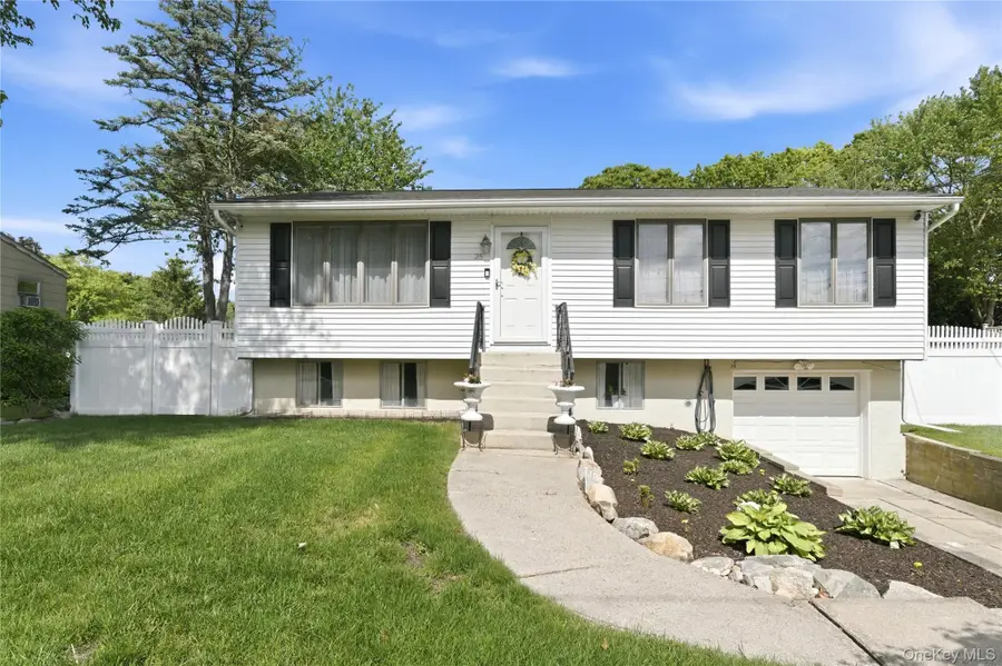 35 Randall Road, Shoreham, NY 11786 - #3