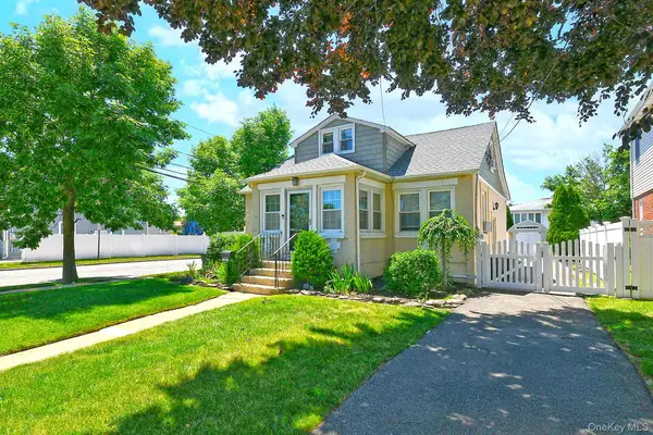 2478 S Saint Marks Avenue, Bellmore, NY 11710