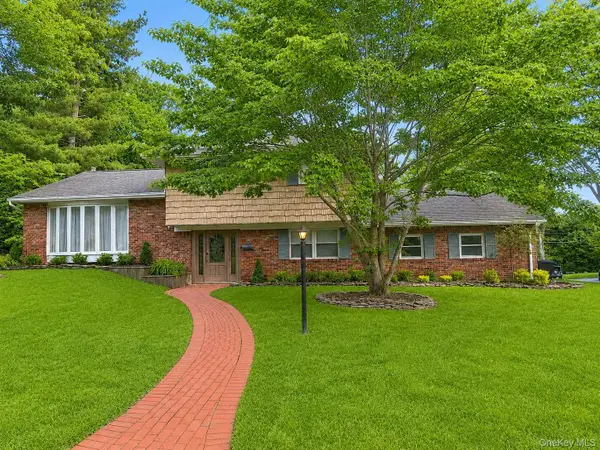 11 Royal Oak Drive, Huntington, NY 11743