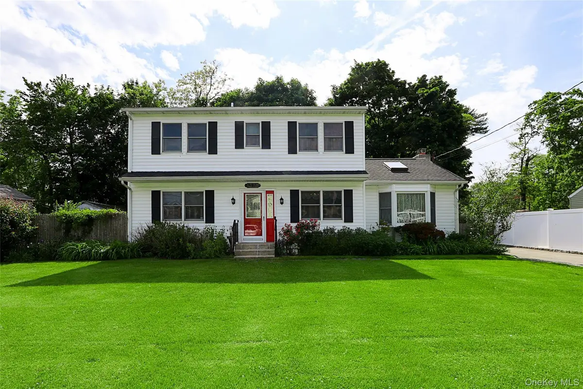 1372 Pine Drive, Bay Shore, NY 11706 - #1