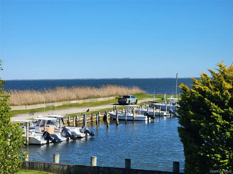 23 Dalny Place, Sayville, NY 11782 - #2