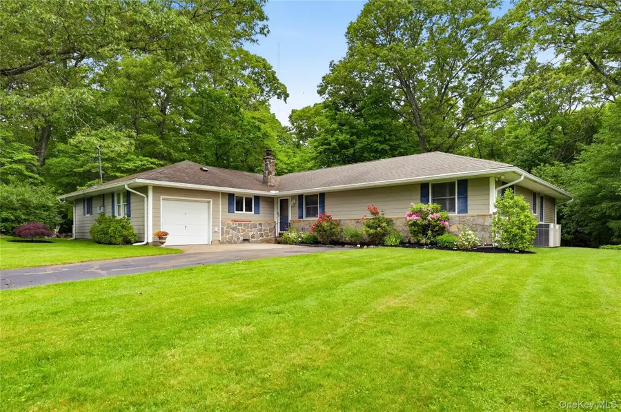 25 Edcris Lane, Huntington, NY 11743 - #2