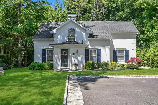 51 Deepdale Drive, Manhasset, NY 11030