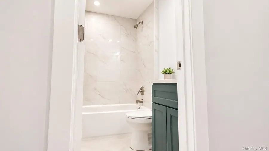 18 Merrick Road, Shirley, NY 11967 - #3