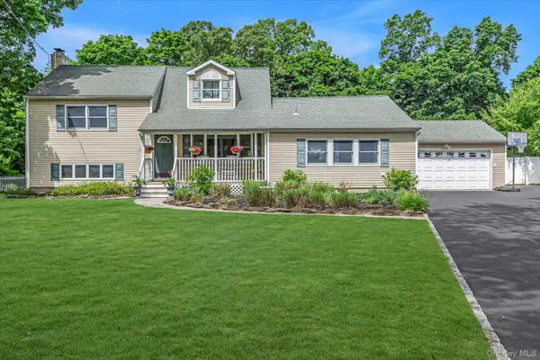 14 Brittany Court, Northport, NY 11768