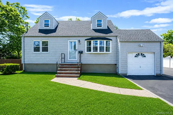Address Withheld By Seller, Lindenhurst, NY 11757