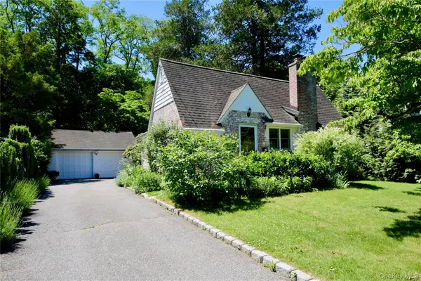 18 Cedar Drive, Huntington, NY 11743