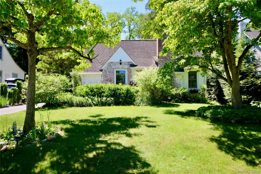 18 Cedar Drive, Huntington, NY 11743 - #2