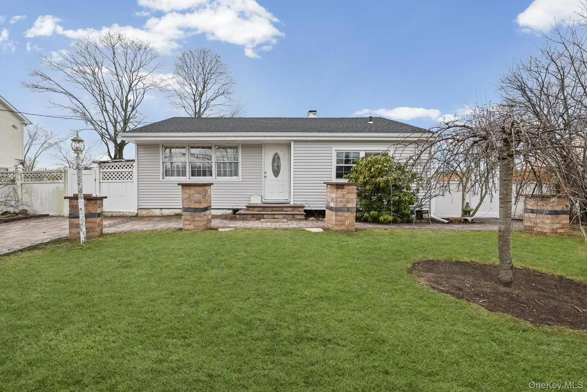 186 Westwood Drive, Brentwood, NY 11717 - #1