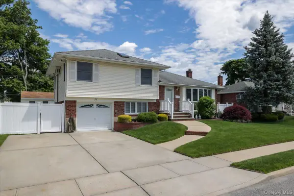 11 Damin Drive, Farmingdale, NY 11735
