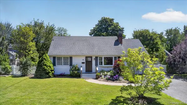 17 Barteau Avenue, Blue Point, NY 11715