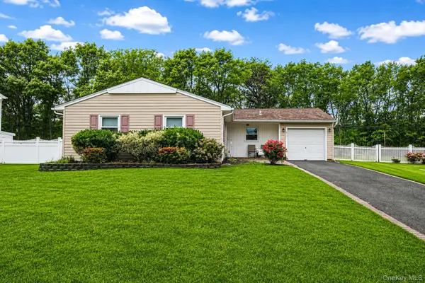 154 Spiral Road, Holtsville, NY 11742