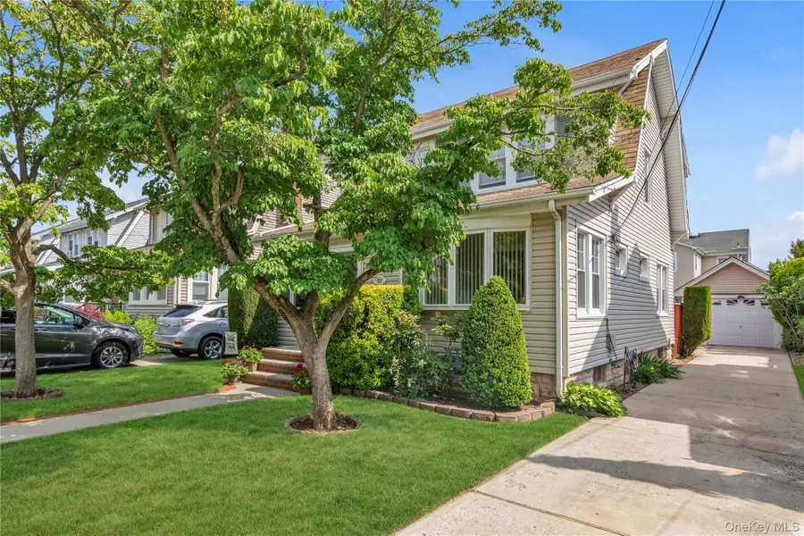 57 Malden Avenue, Lynbrook, NY 11563 - #2