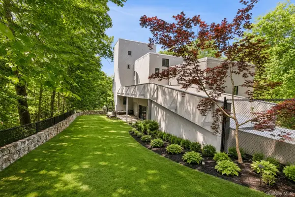 8 Cliff Court, Carmel, NY 10512