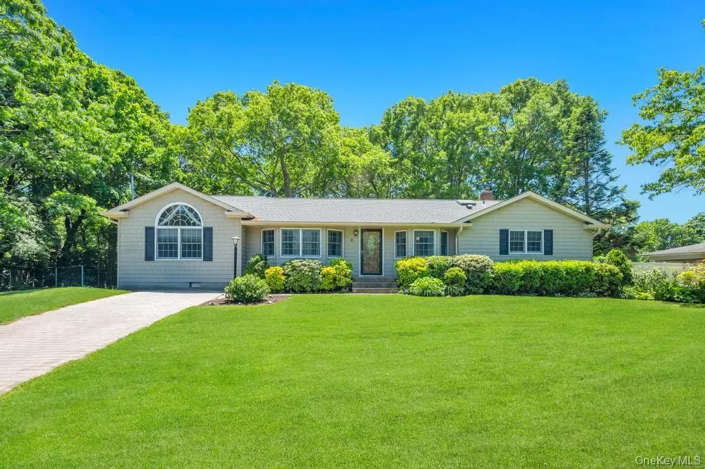 8 Camille Lane, Holbrook, NY 11741 - #1