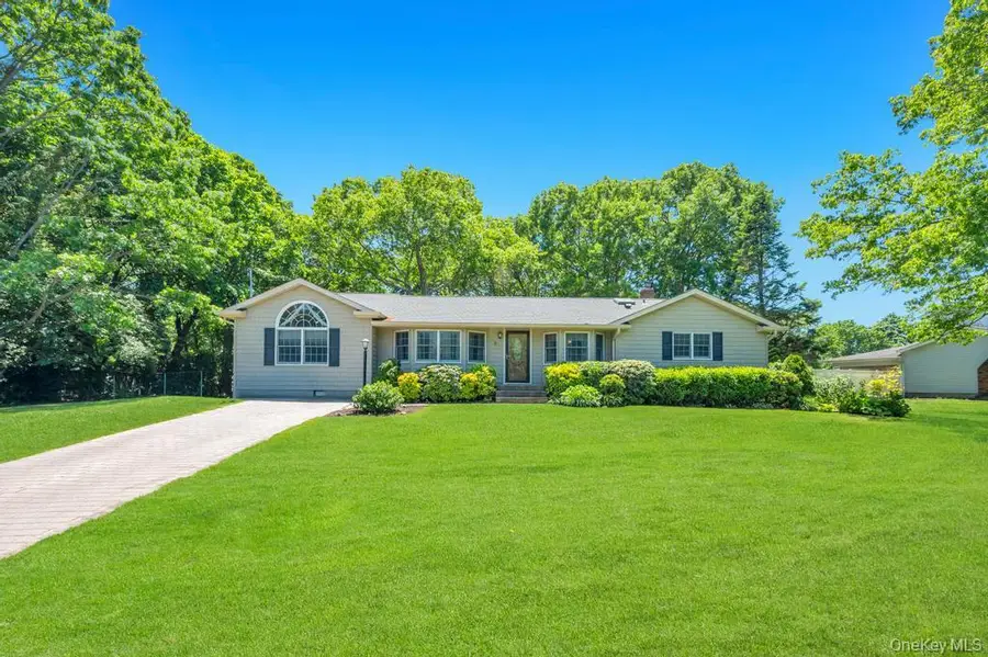 8 Camille Lane, Holbrook, NY 11741 - #2