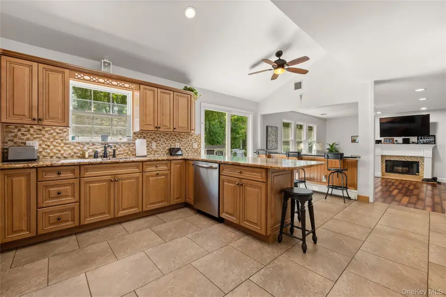 634 Myrtle Avenue, West Islip, NY 11795 - #3