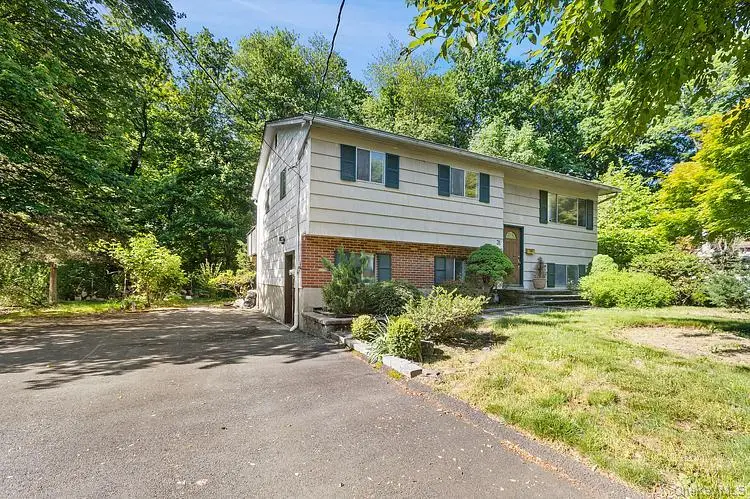 31 Amarillo Drive, Nanuet, NY 10954 - #3
