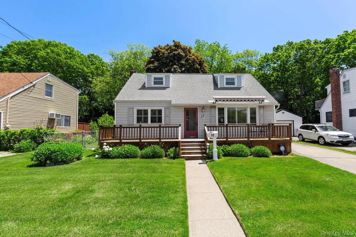 12 Leslie Lane, Massapequa, NY 11758 - #1