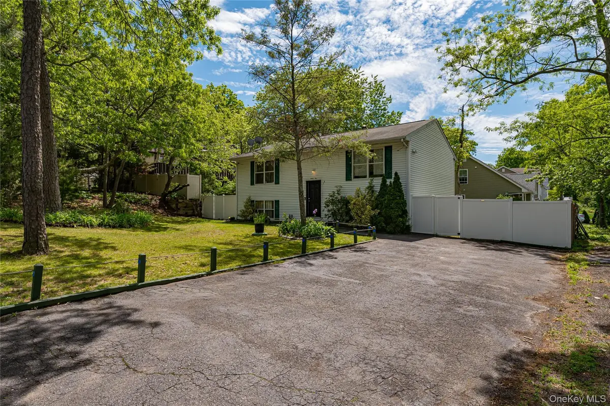34 Roberts Street, Mastic, NY 11950 - #1