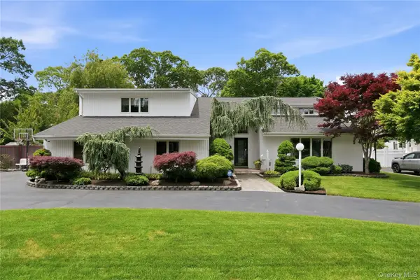 16 Wildwood Court, East Islip, NY 11730