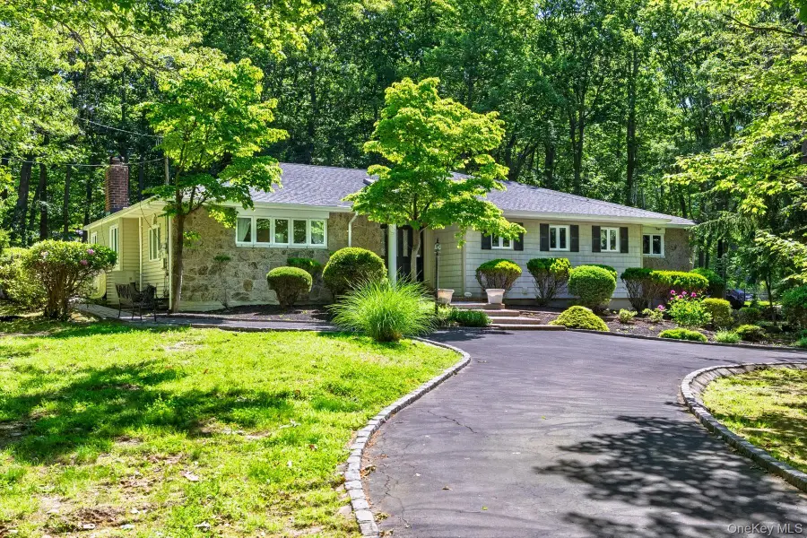 7 Deer Path, Port Jefferson, NY 11777 - #2