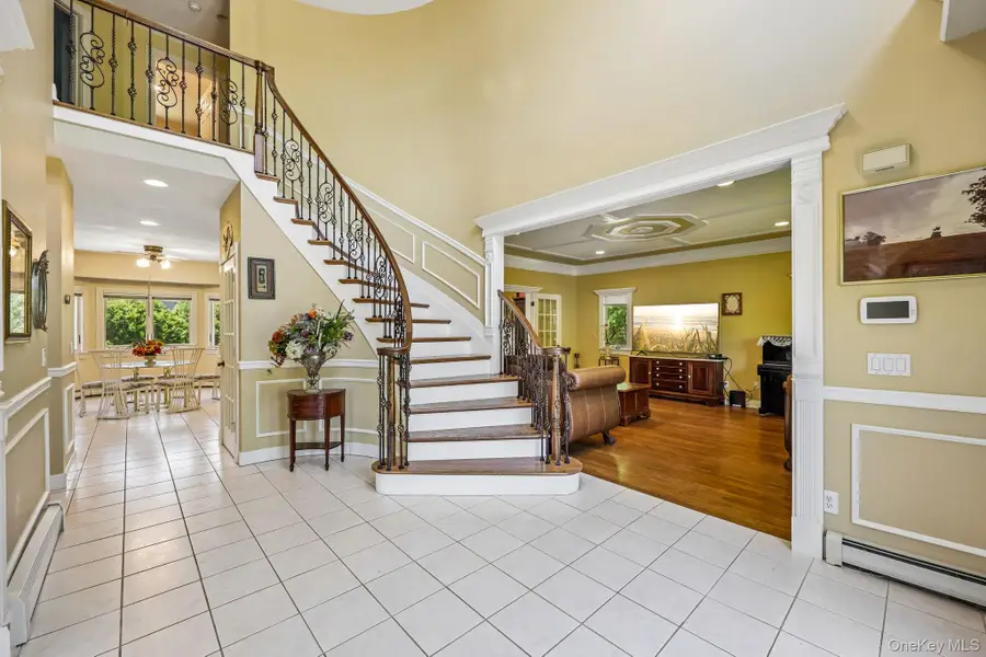 4 Penn Court, East Setauket, NY 11733 - #3