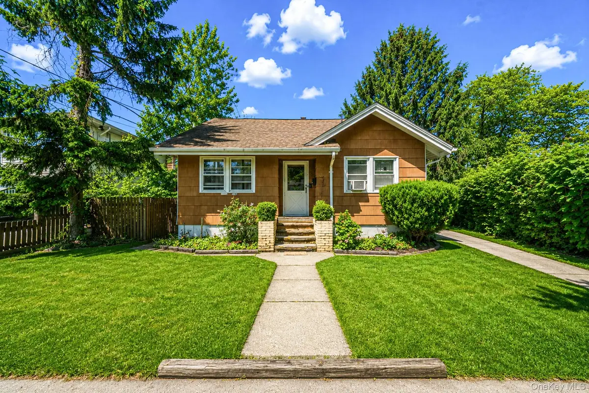 561 Chestnut Street, Lindenhurst, NY 11757 - #1