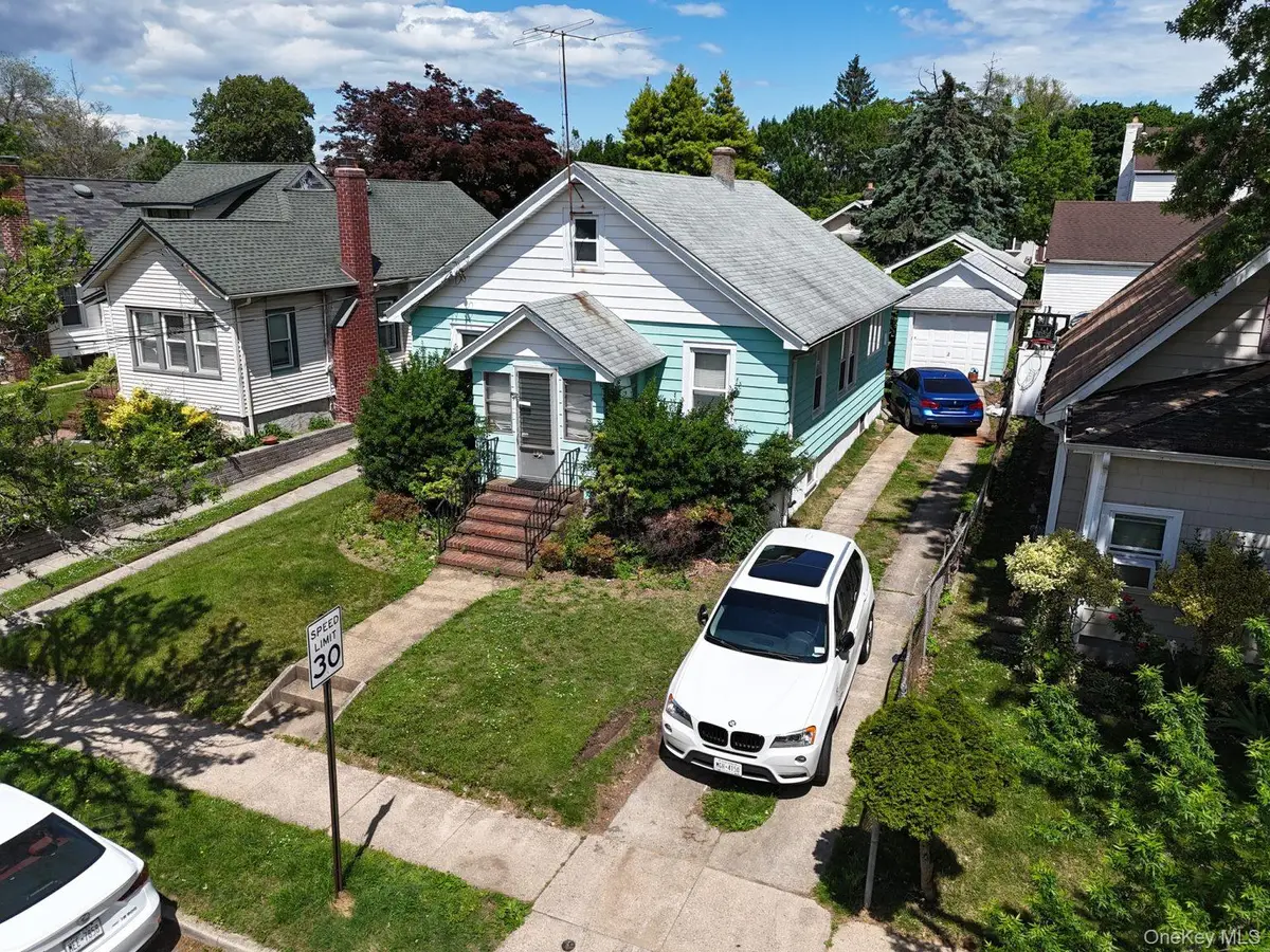 185 S Brookside Avenue, Freeport, NY 11520 - #1