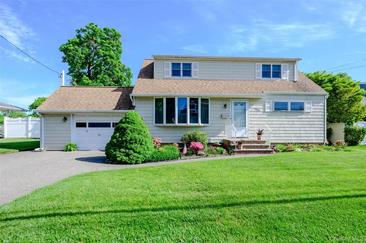 105 N Queens Avenue, Massapequa, NY 11758 - #1