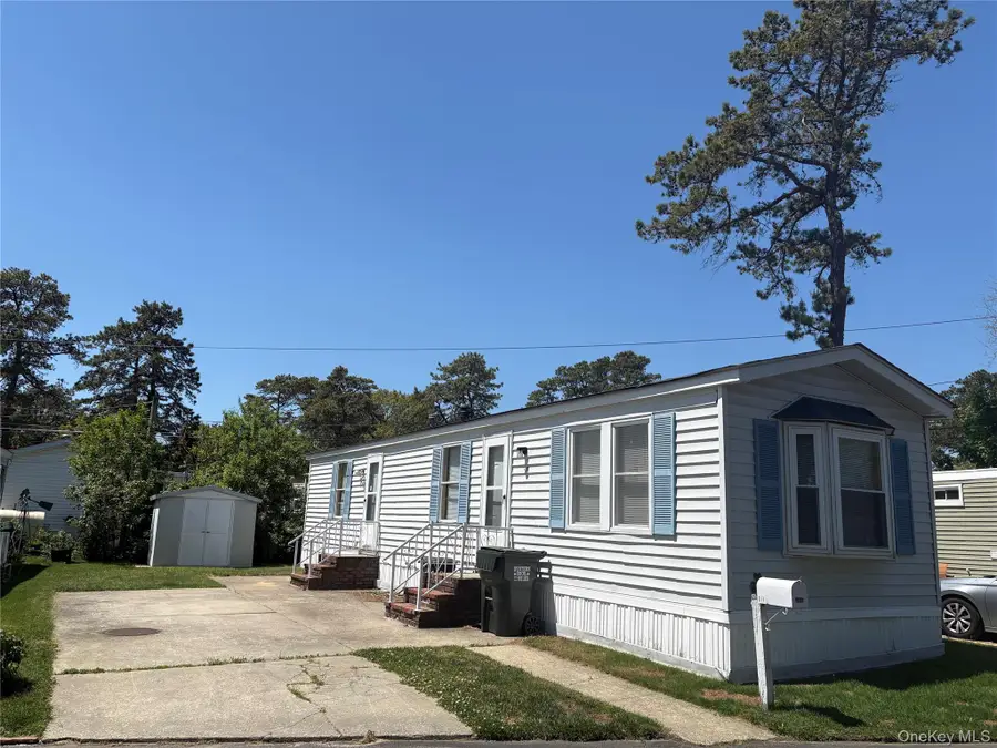 525/B11 Riverleigh Avenue #B11, Riverhead, NY 11901 - #2