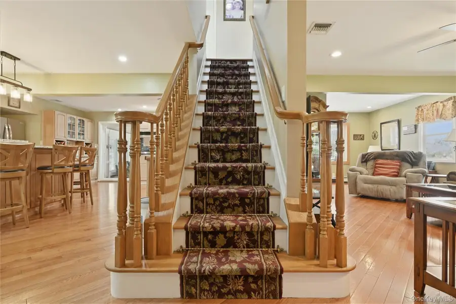19 Berkshire Road, Bethpage, NY 11714 - #3