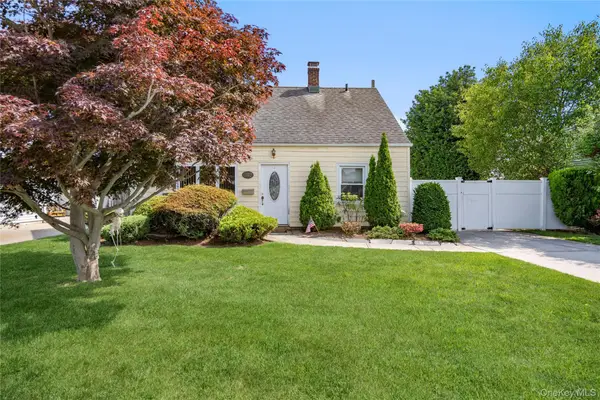 30 Crag Lane, Levittown, NY 11756