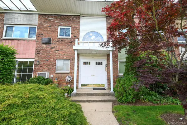 271 N Newbridge Road #2C, Levittown, NY 11756