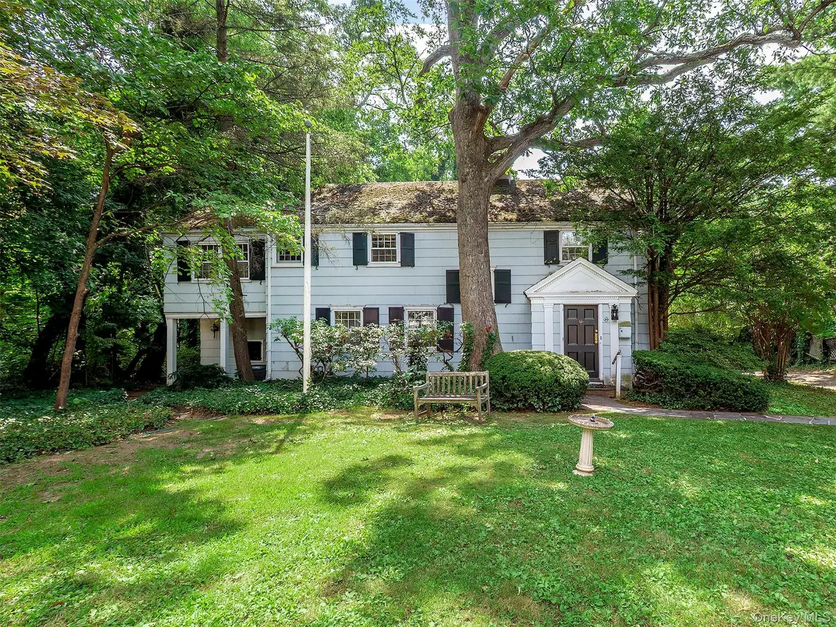 10 Amherst Road, Great Neck, NY 11021 - #1