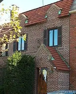 95-19 242nd Street, Floral Park, NY 11001