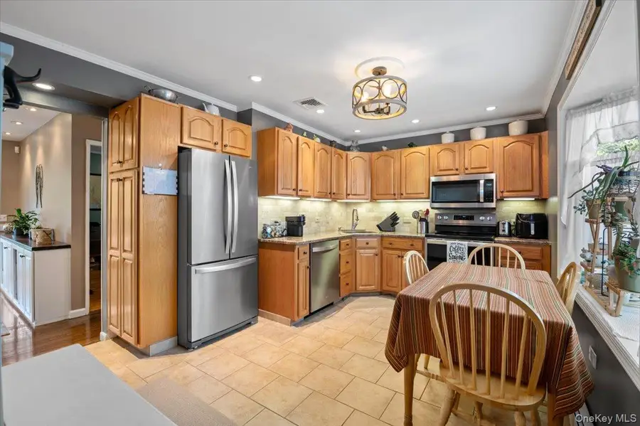 4 Westbury Avenue, Plainview, NY 11803 - #3