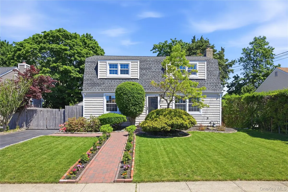 25 Parkdale Drive, North Babylon, NY 11703 - #1