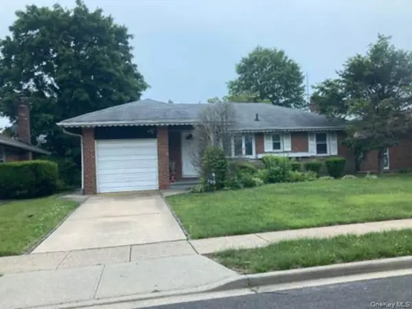 726 Dean Drive, North Baldwin, NY 11510